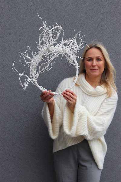 Biała Zima Simple, zimowy wianek na drzwi