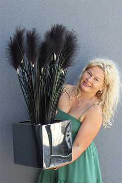 Black Mirror Glamour, sztuczna czarna trawa w donicy, wys.81cm