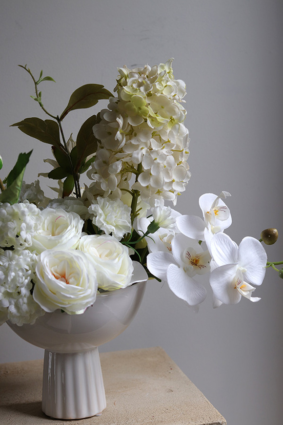 Wedding Day Leori, biała kompozycja w pucharze	