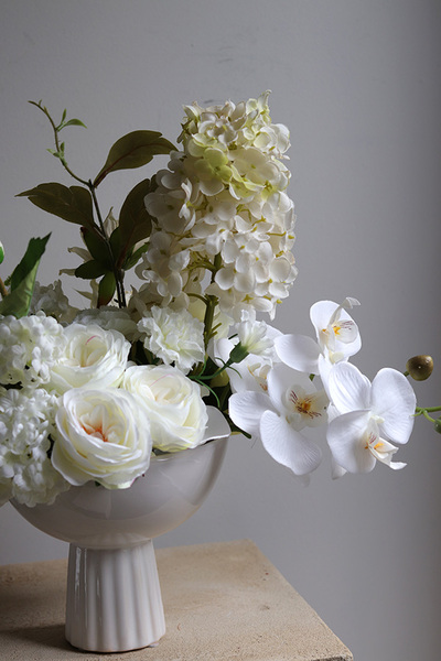 Wedding Day Leori, biała kompozycja w pucharze	