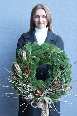 OD RĘKI Design Simple, nowoczesny wianek z szyszkami, śr.48cm