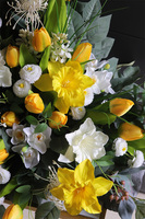 Żółte Tulipany Volcan, kompozycja nagrobna na ciężkiej tacy