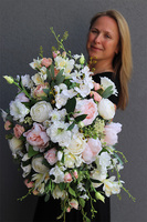 Gefatia, bogata kompozycja kwiatowa w pucharze, wym.50x56cm