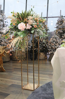 	Sand Flowers, dekoracja kwiatowa na stojaku