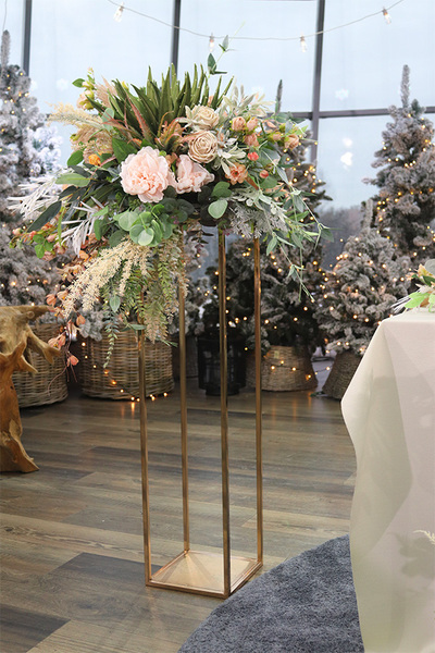 	Sand Flowers, dekoracja kwiatowa na stojaku
