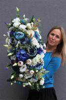 Blue Nalia Big 2, wiosenna kompozycja kwiatowa w srebrnej łódce, wym. 40x67cm