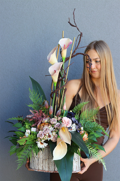 Bellasja Kalla, elegancka kompozycja nagrobna w skrzynce