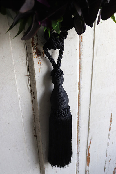 asymetryczny wianek z chwostem, Orchidelia Black, śr.42cm 