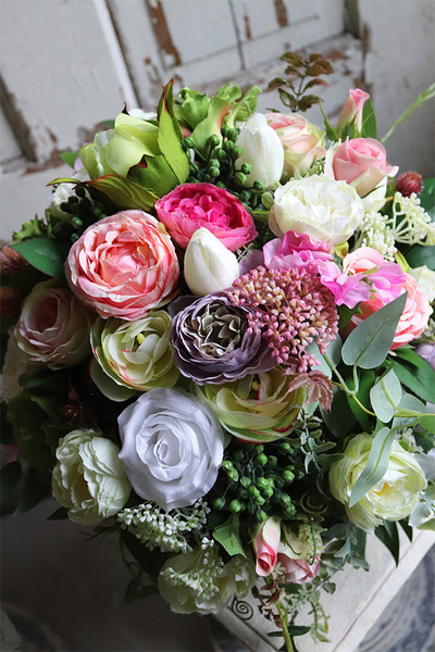 Gerito Figaro, kompozycja kwiatowa w srebrnej donicy, wym.30x35cm 