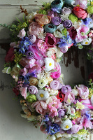 atrakcyjny kwiatowy wianek, Perrasa Olianna, śr.44cm 