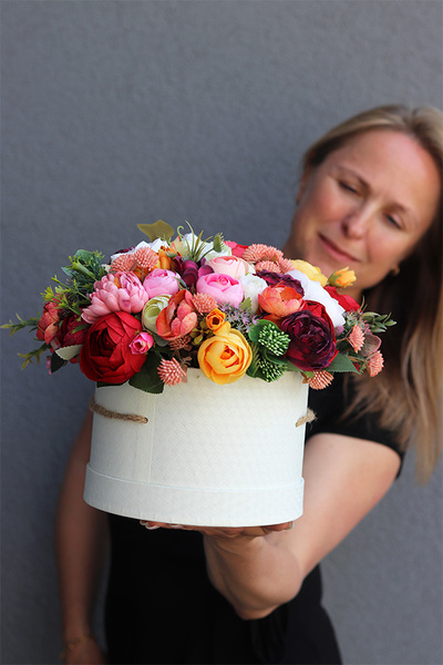 bogaty flowerbox z barwnymi kwiatami, Gredia, wym.26x29cm