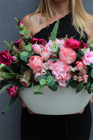 Pelagia Benicio, kompozycja kwiatowa w naczyniu