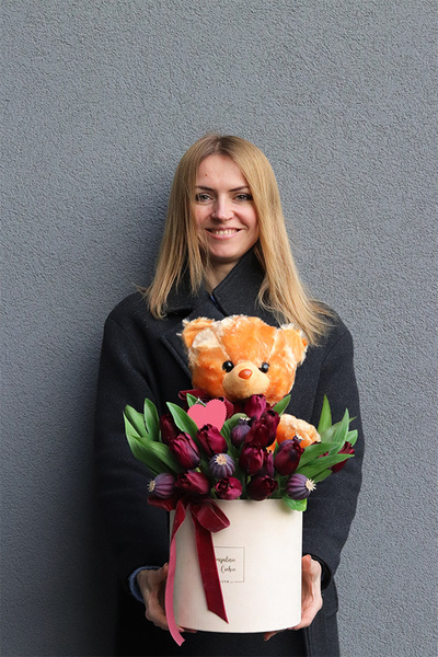 Teddy for Love, walentynkowy flowerbox kwiatowy z misiem