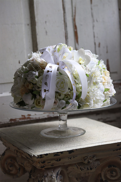 Sakramento Cake, kompozycja kwiatowa na szklanej paterze, wym.26x32cm