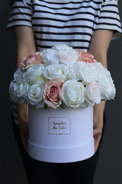 Mariella Berena, biały różany flowerbox, wys.35cm