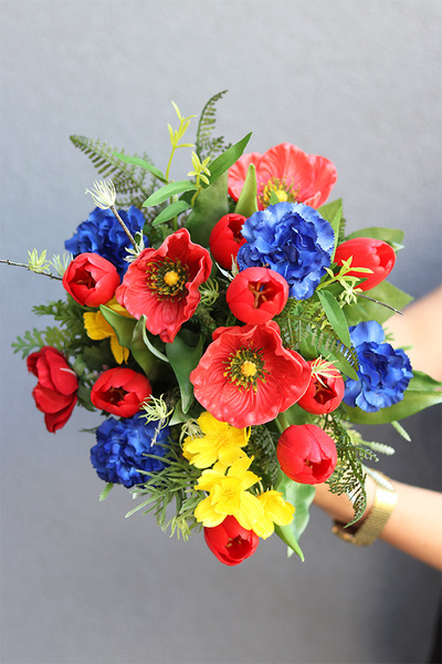 Wszystko Kwitnie, flowerbox z tulipanami