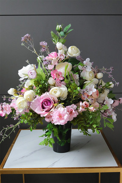 Yrena Spring, bukiet nagrobny we wkładzie