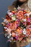 Morelita, jesienny wianek z pomarańczowymi różami