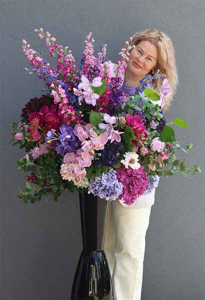 Bellrose, wielki dekoracyjny bukiet w wazonie