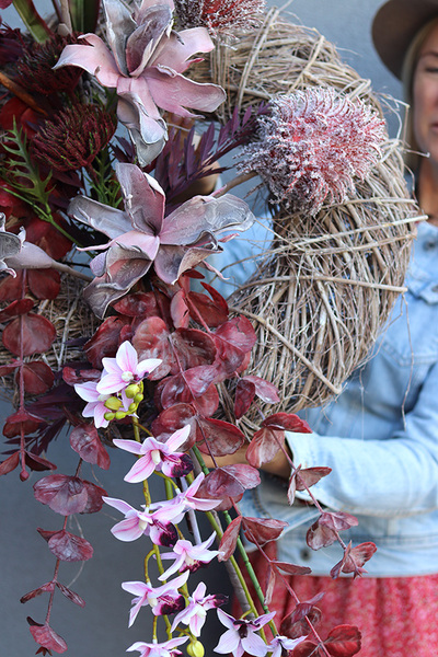 Bordowe Kwiaty, wysokiej jakości wieniec nagrobny, wym.50x90cm