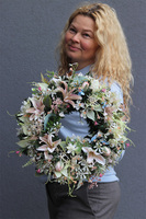 Liliena, wianek dekoracyjny z liliami