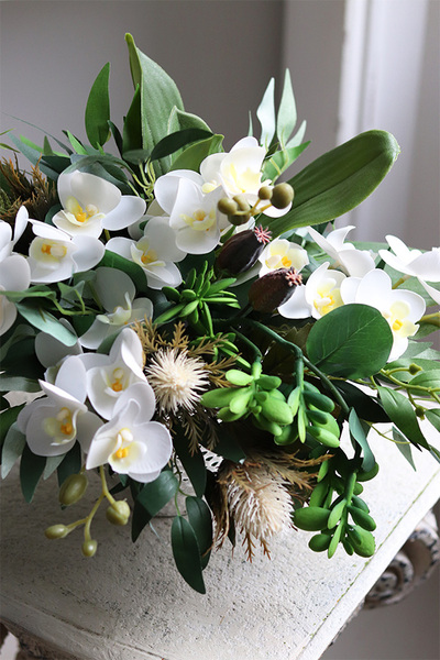 Dekoria Villano, kompozycja z orchideą w srebrnej donicy