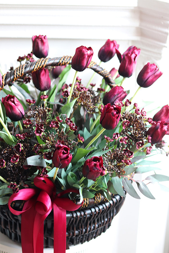 Bordotte Grande, tulipany w koszu