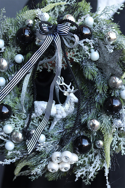 Srebrno-Czarny, elegancki wianek z reniferem, śr.36cm