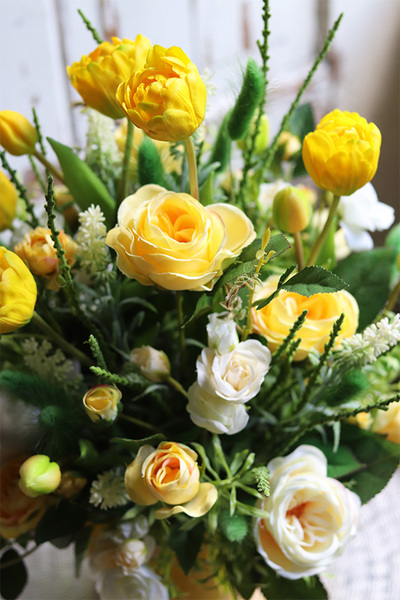 Żółta Polana, dekoracja kwiatowa z gumowymi tulipanami, wys.49cm