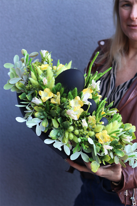 Black&Yellow Laos, stroik wielkanocny w łódce