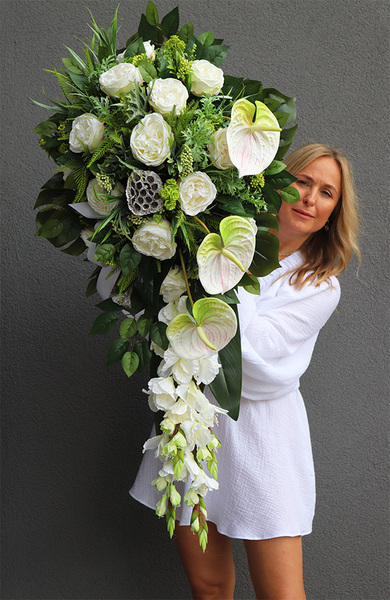 White Fluena, elegancka wiązanka nagrobna