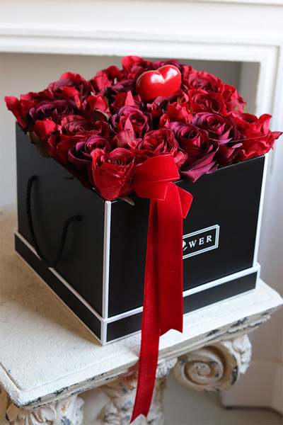 Czerwień Miłości, różany flowerbox na walentynki