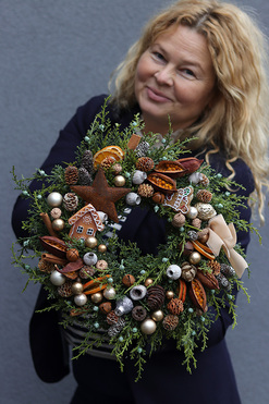 Brownie, świąteczny wianek na drzwi, śr.35cm 