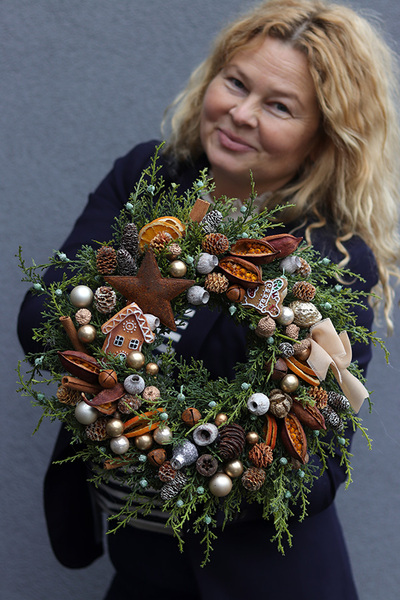 Brownie, świąteczny wianek na drzwi