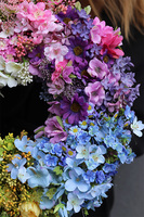 Tęczowa Wielkanoc, wiosenny wianek na drzwi z zawieszkami