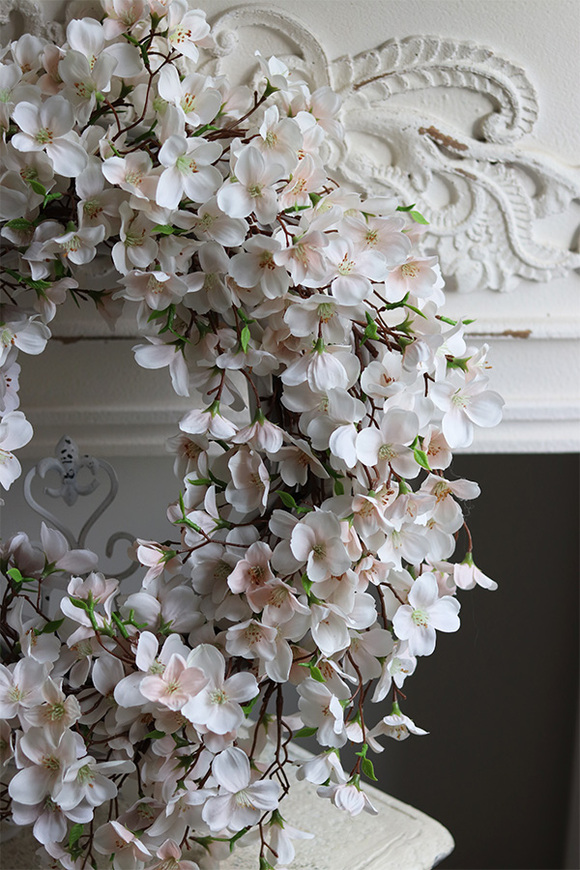 Jabłonka Cream, wiosenny wianek na drzwi