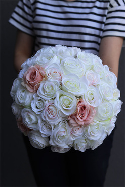 Mariella Berena, biały różany flowerbox, wys.35cm