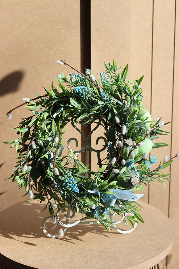 Wielkanocne Błękity, wielkanocny wianek na drzwi