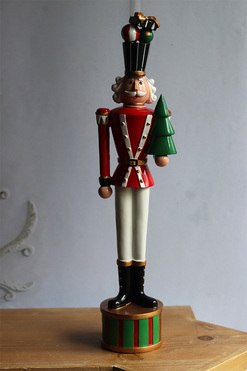 OD RĘKI Dziadek do Orzechów Nordland 2, figurka bożonarodzeniowa, wys.46cm