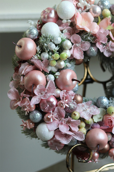 Pastelowy Czar Zimy, świąteczny wianek dekoracyjny	