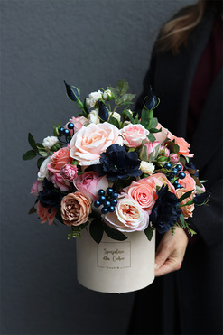 Georeta, flowerbox z granatowymi jagodami, wys.40cm