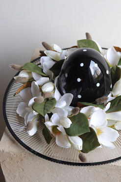 OD RĘKI Black Easter Blanche, stroik wielkanocny z jajem, wym.14x33cm