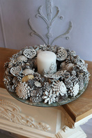 Mroźne Szyszki, stroik ze świecą na talerzu