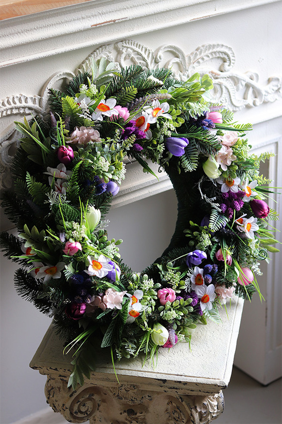 duży wieniec nagrobny, Wiosną