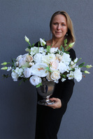 Hutea, biała kompozycja w srebrnym pucharze, wym.38x57cm