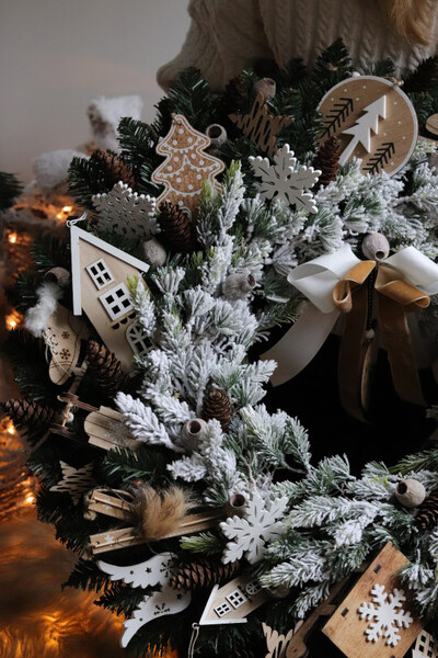 Mroźna Wioska, świąteczny wianek na drzwi