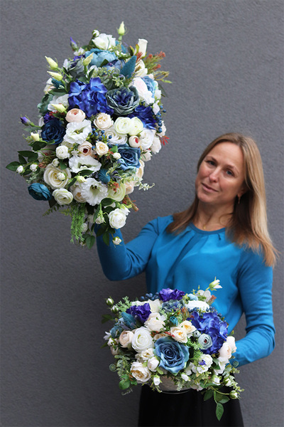 Blue Nalia Big 2, wiosenna kompozycja kwiatowa w srebrnej łódce, wym. 40x67cm