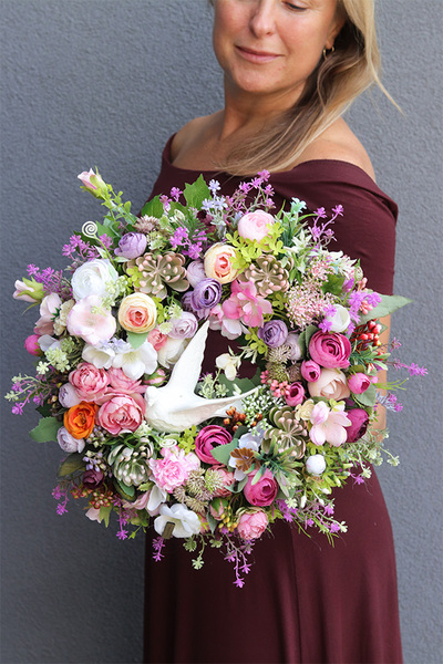 Gołąb, subtelny wianek na drzwi