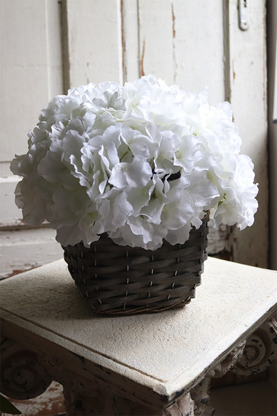 bogaty kosz z białymi hortensjami, Tefrito Satra, wys.25cm 
