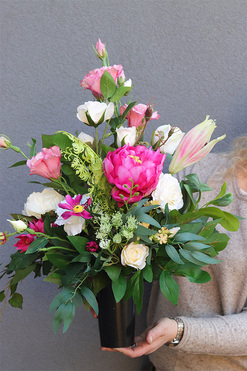 Pink Rome, bukiet nagrobny we wkładzie do wazonu, dł.55cm